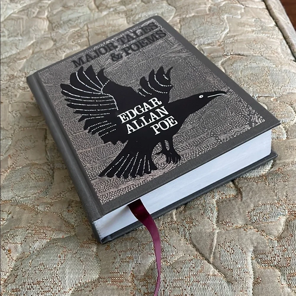 Edgar Allan Poe Black and White Book - Picture 4 of 4